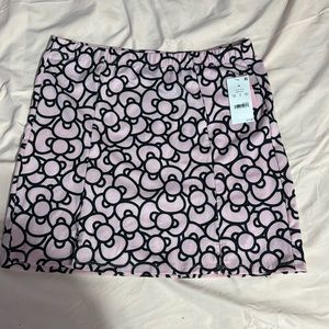 I’m selling a hello skirt that I never wore and still has tags on.